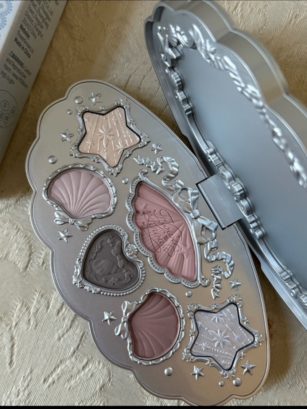 Flower Knows Seashell Shells Jewels Eyeshadow Palette Moonlight Pearl 01 BNIB